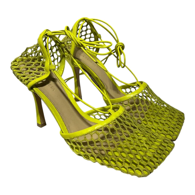 BOTTEGA VENETA/Heels/EU 40/Leather/YEL/FISHNET---Comfortable Leather Pumps for Office and Everyday Wear