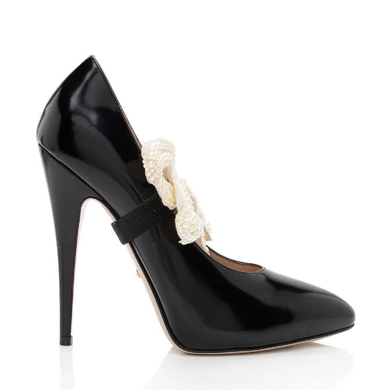 Gucci Polished Leather Removable Faux Pearl Bow Pumps---Charming Bow Pumps for a Cute and Stylish Look