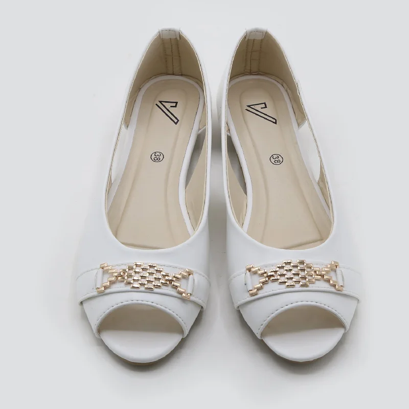 Versatile Heeled Sandals for Any Occasion---Women's Peeptoe - White