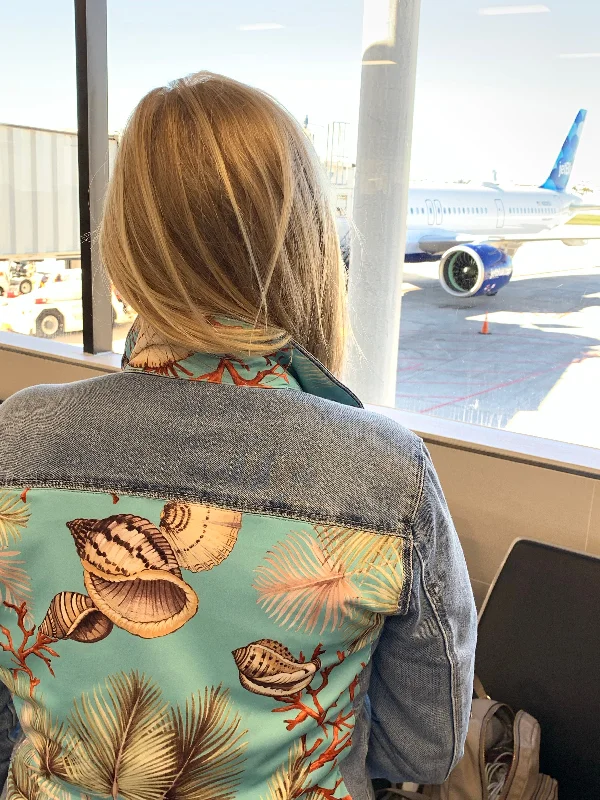 Styling tips for oversized denim jackets -The Light Denim Jacket / Tropical Shells