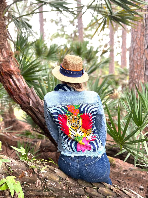 Denim coats with sustainable materials -The Light Denim Jacket / Navy Tiger
