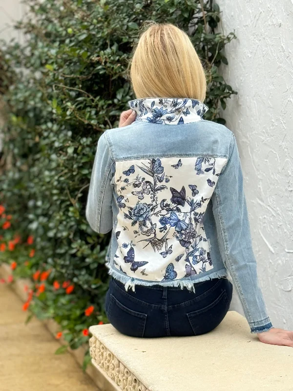 Styling tips for oversized denim jackets -The Light Denim Jacket / Adore Blue Butterflies Styling tips for oversized denim jackets -The Light Denim Jacket / Adore Blue Butterflies