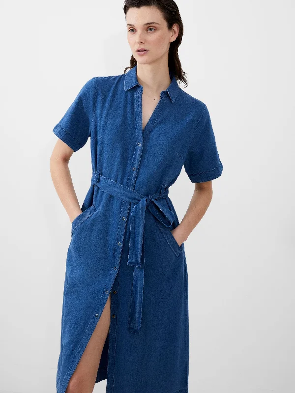 How to style denim dress for hiking--Zaves Chambray Denim Dress