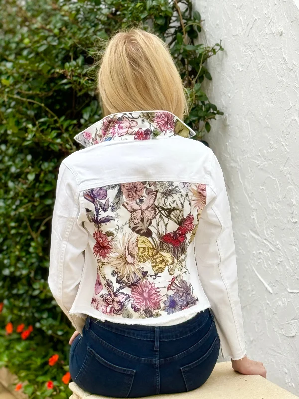 How to style a denim coat for winter -The White Denim Jacket / Adore Colorful Butterflies How to style a denim coat for winter -The White Denim Jacket / Adore Colorful Butterflies