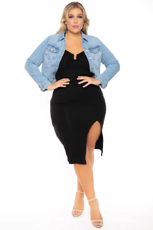 Styling tips for oversized denim jackets -Plus Size Basic Denim Jacket - Light Wash