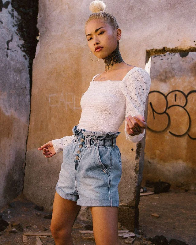 Women's denim shorts for styling a loose short :Roxanne Short Light Blue Denim
