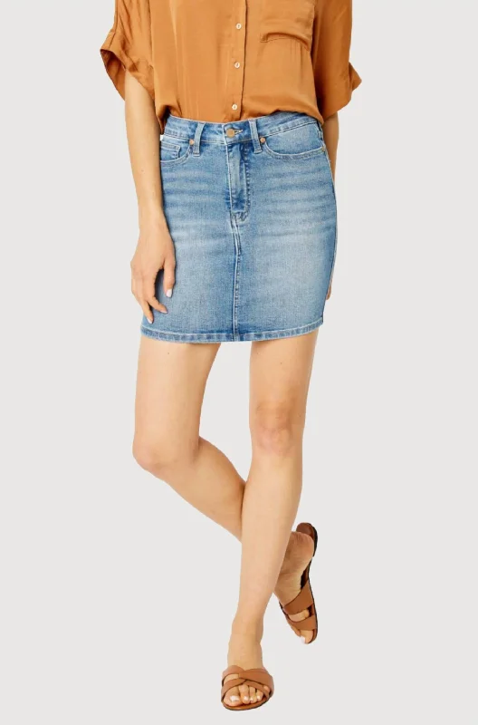Women's slit denim skirts for added style -Sara Denim Skirt In Medium Wash