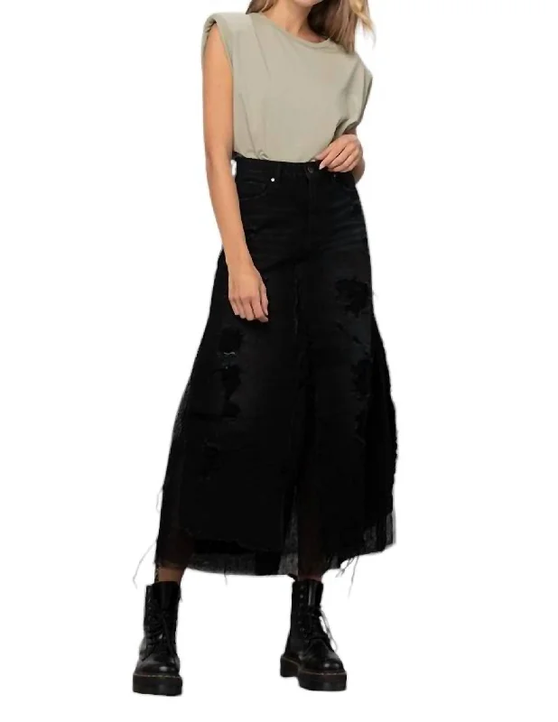 Women's denim skirts with rolled-up cuffs for casual chic -Sha Denim Skirt In Black