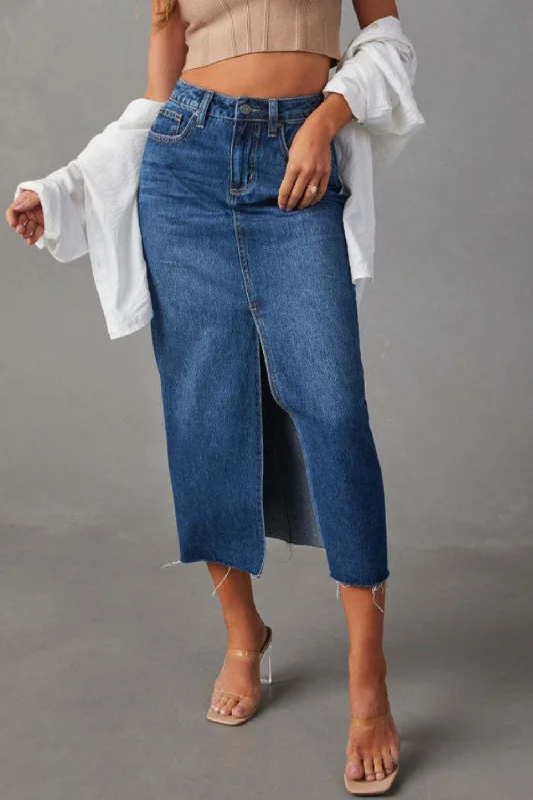 Women's denim skirts for weekend getaways and trips -Slit Raw Hem Midi Denim Skirt