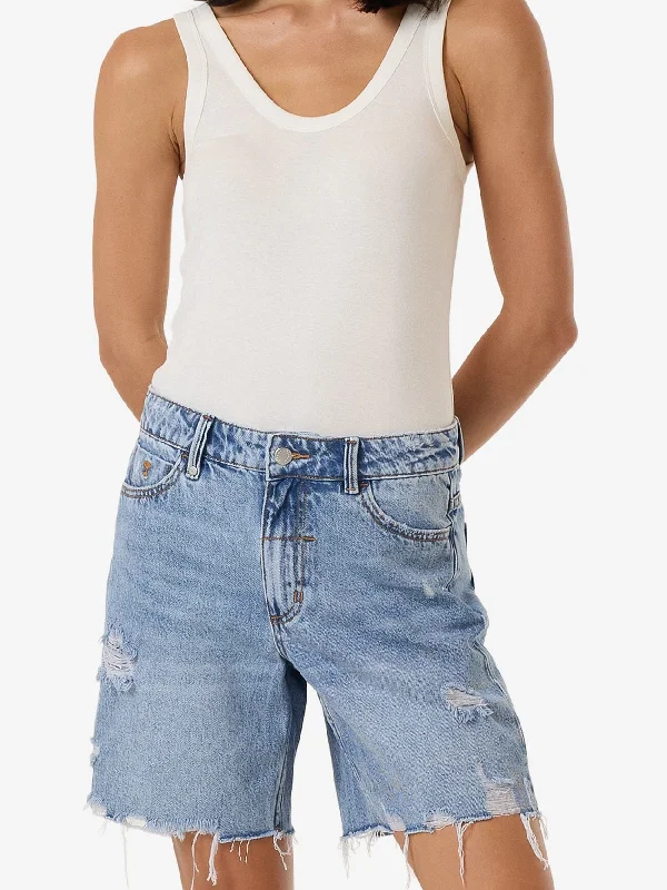 Women's denim shorts on the boardwalk :Billie Low Short - Tempest Blue Thrashed
