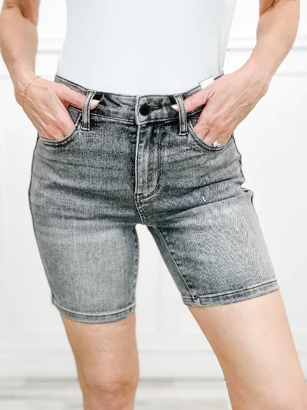 Women's denim shorts with a baseball cap-Judy Blue SUTTON Mid Rise Contrast Wash Grey Bermuda Denim Shorts Women's denim shorts with a baseball cap-Judy Blue SUTTON Mid Rise Contrast Wash Grey Bermuda Denim Shorts