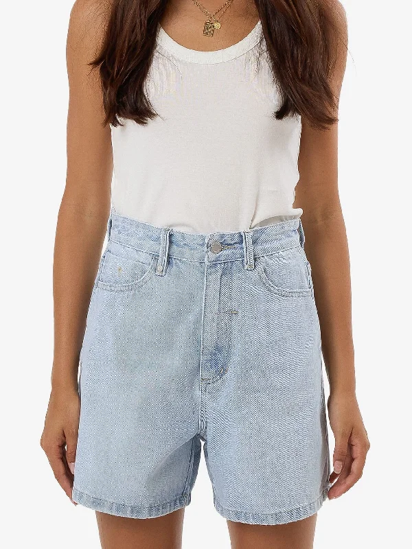 New women's denim shorts now with sale great prices.Koko Short - Light Ash Blue