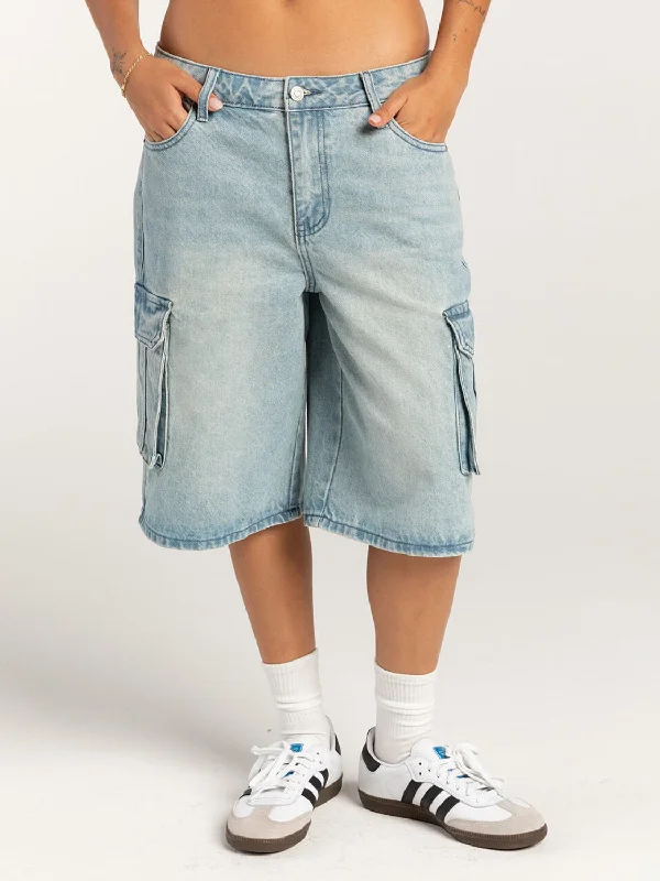 Is plus the and 2025 is denim :Mid-Rise Waist Denim Shorts with Pockets