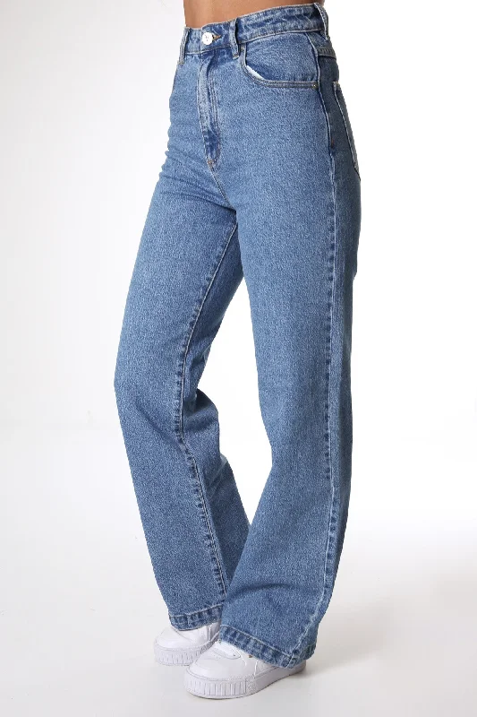 Women's denim jeans for travel style-A 94 High & Wide Jean Debbie