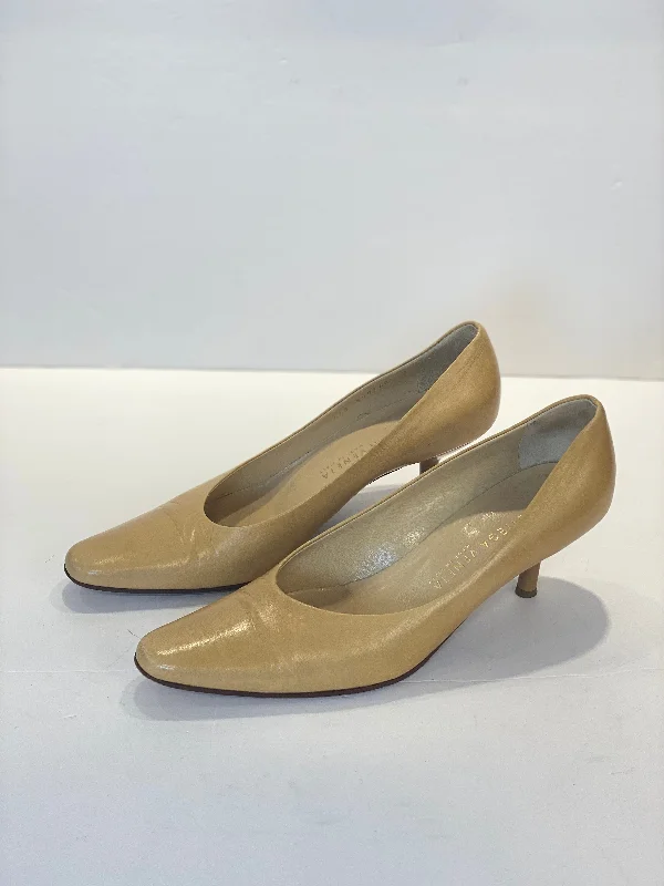 BOTTEGA VENETA Leather Pumps/ 7---Comfortable Leather Pumps for Office and Everyday Wear