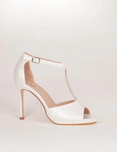 Versatile Heeled Sandals for Any Occasion---Una Healy Open Arms