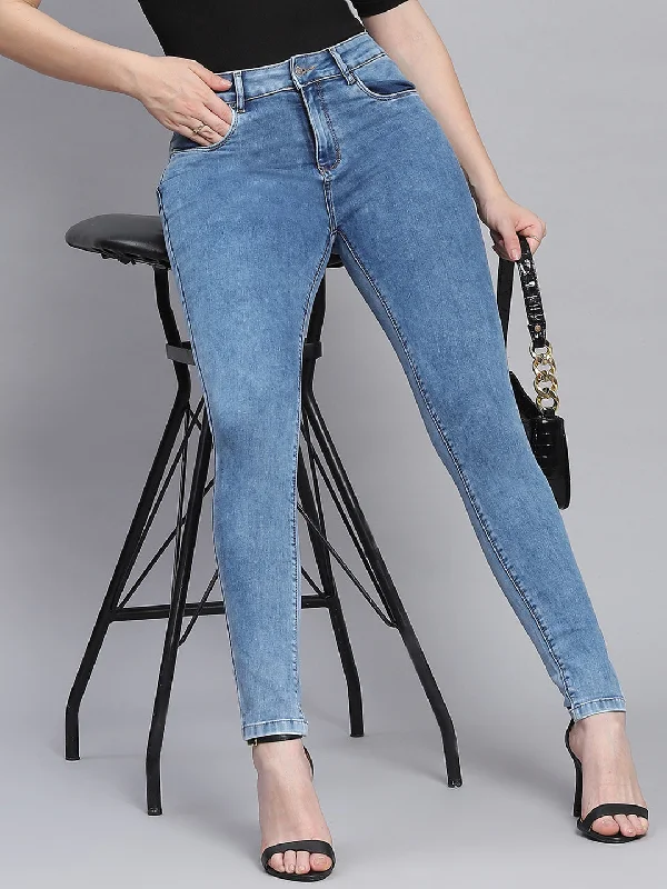 Women's denim jeans styled for summer-Women Blue Light Wash Regular Fit Denims