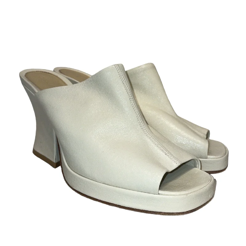 BOTTEGA VENETA/Heels/EU 39/Leather/CRM/Platform Leather---Comfortable Leather Pumps for Office and Everyday Wear