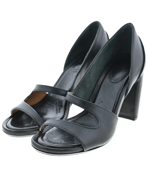 Maison Margiela Pumps/Heels---Fashionable Kitten Heels for Date Night