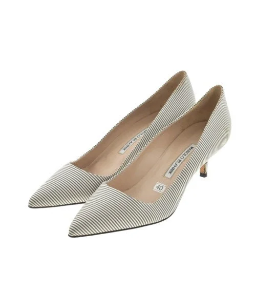 MANOLO BLAHNIK Pumps/Heels---Fashionable Kitten Heels for Date Night