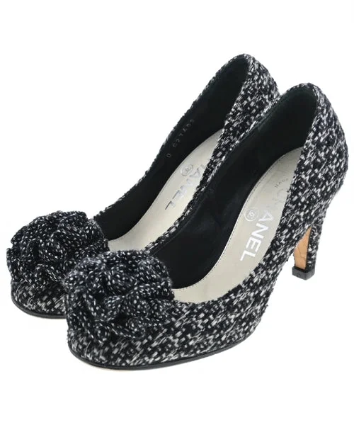 CHANEL Pumps/Heels---Fashionable Kitten Heels for Date Night