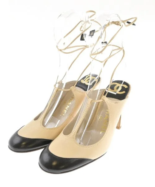 CHANEL Pumps/Heels---Fashionable Kitten Heels for Date Night