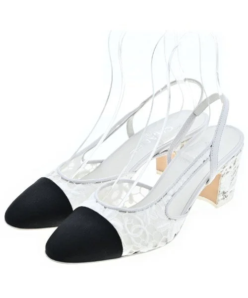 CHANEL Pumps/Heels---Fashionable Kitten Heels for Date Night