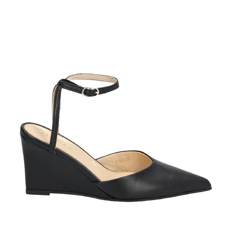 Alohas Women's Polly in Black---Fashionable Kitten Heels for Date Night