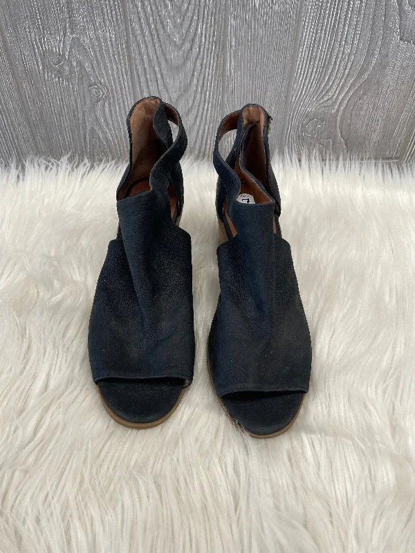 Black Shoes Heels Block Lucky Brand, Size 7---Fashionable Kitten Heels for Date Night