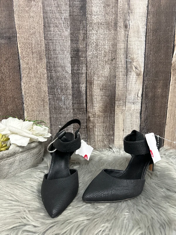 Stiletto Heel Pumps with Perfect Fit--Black Shoes Heels Stiletto Franco Sarto, Size 6.5-Fashionable & Classic