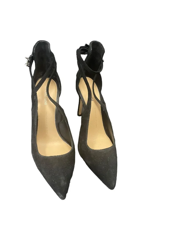 Stiletto Heel Pumps with Perfect Fit--Black Shoes Heels Stiletto Gianni Bini, Size 11-Fashionable & Classic