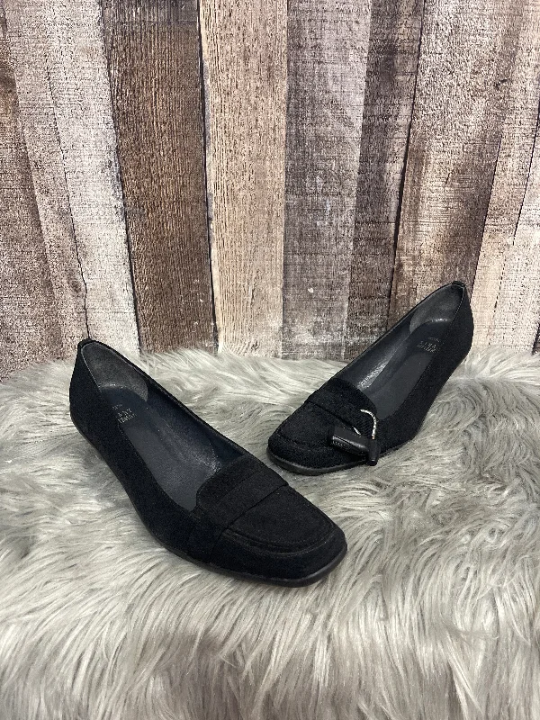 Stiletto Heel Pumps with Perfect Fit--Black Shoes Heels Stiletto Stuart Weitzman, Size 8-Fashionable & Classic