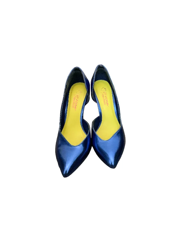 Stiletto Heel Pumps with Perfect Fit--Blue Shoes Heels Stiletto Vera Wang, Size 7.5-Fashionable & Classic