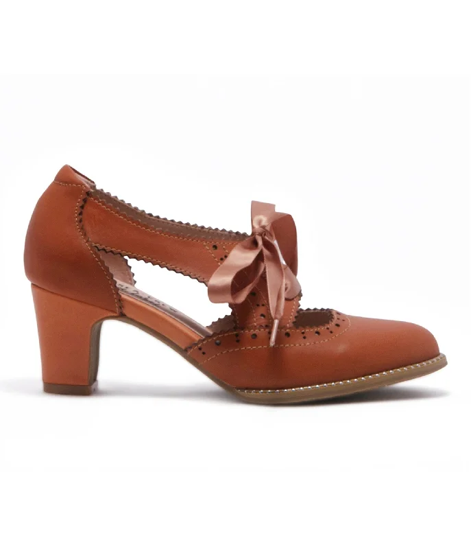 Chelsea Crew 1930s Tan Leather Bow Oxford Heels---Charming Bow Pumps for a Cute and Stylish Look