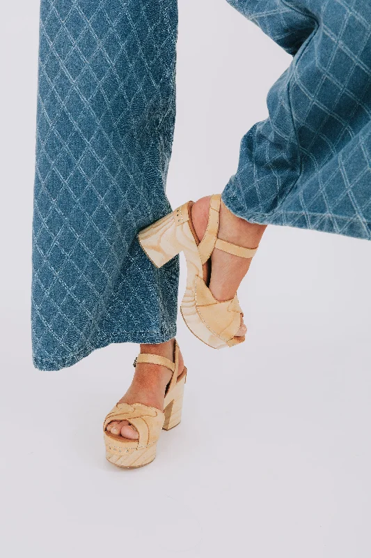 Versatile Heeled Sandals for Any Occasion---FREE PEOPLE - Orion Clog