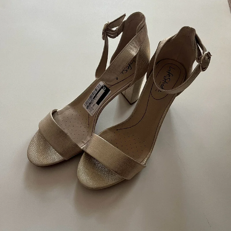 Gold Shoes Heels Block Life Stride, Size 9---Fashionable Kitten Heels for Date Night