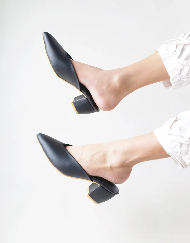 Trendy Chunky Heel Pumps for Casual Wear--Pointy Toe Block Heels - Black