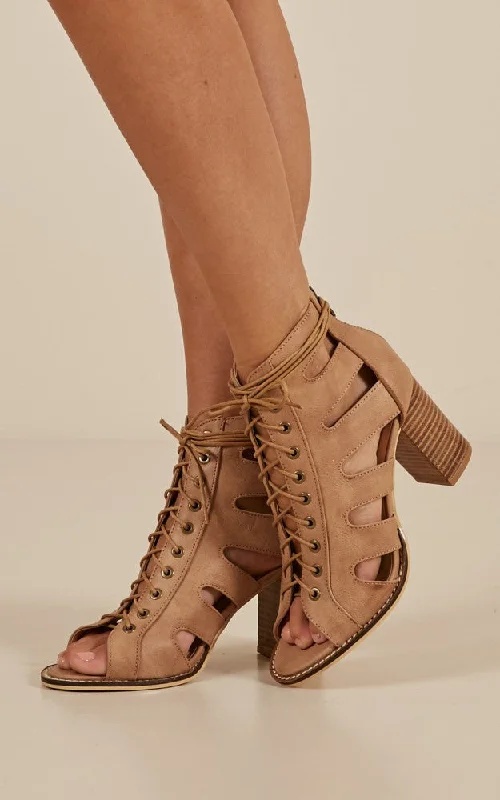 Stylish Lace Pumps for a Chic Look--PRINCE BLOCK LACE UP