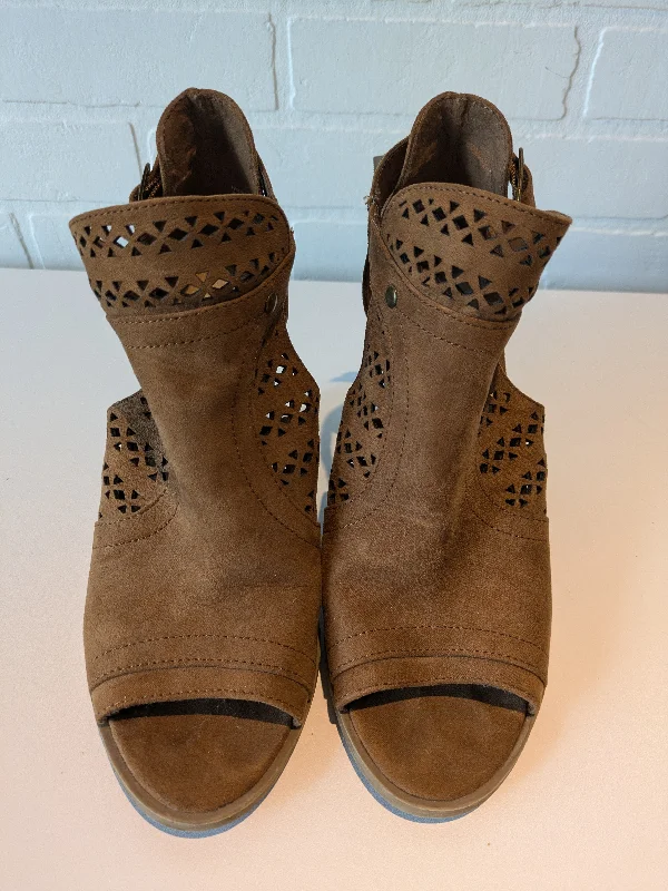 Shoes Heels Block By American Eagle In Brown, Size: 7.5---Fashionable Kitten Heels for Date Night