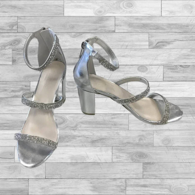 Shoes Heels Block By Cmc In Silver, Size: 6---Fashionable Kitten Heels for Date Night