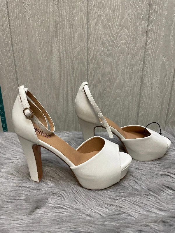 Shoes Heels Block By Cme In White, Size: 9---Fashionable Kitten Heels for Date Night