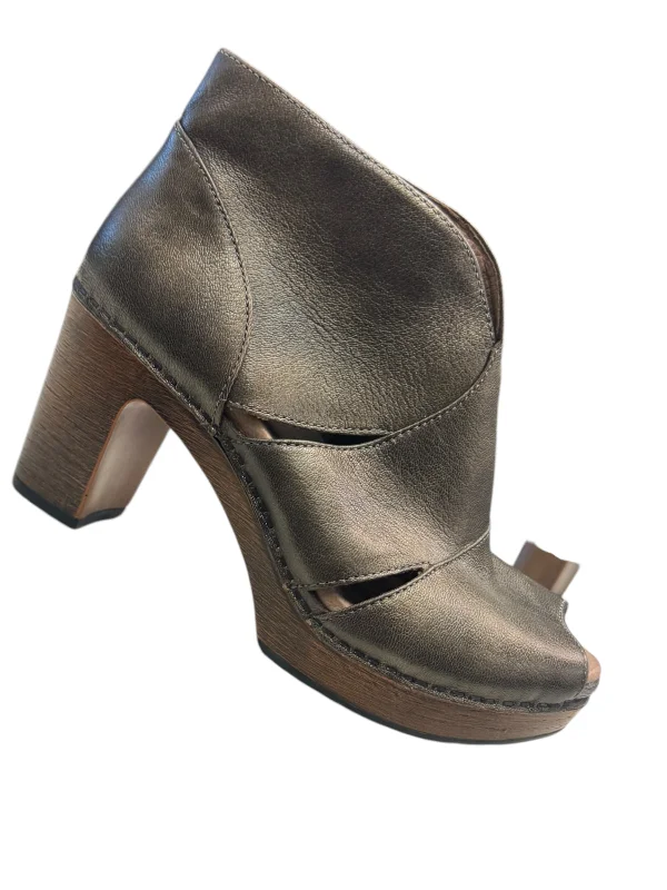 Shoes Heels Block By Dansko In Bronze, Size: 7.5---Fashionable Kitten Heels for Date Night