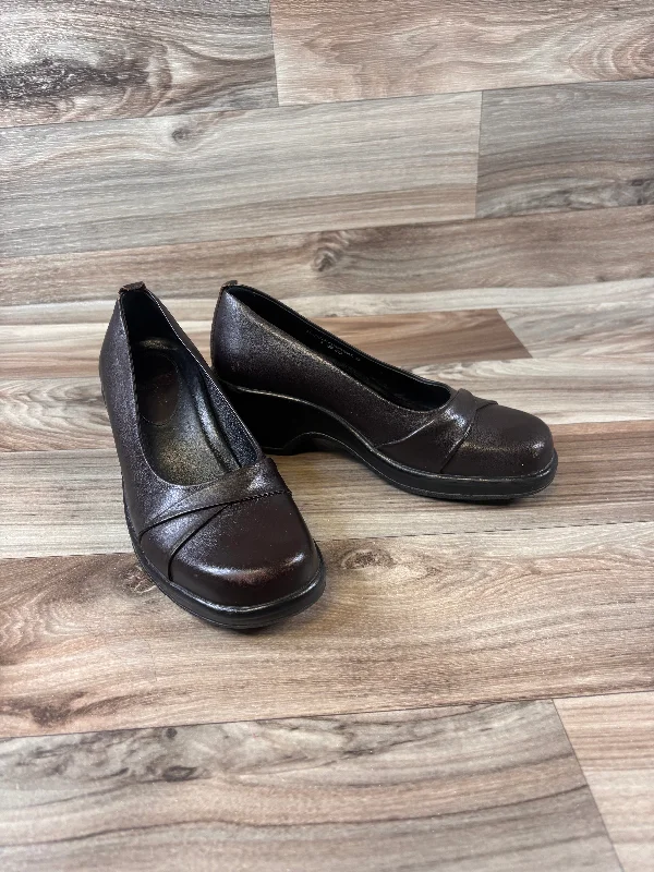 Shoes Heels Block By Dansko In Brown, Size: 7.5---Fashionable Kitten Heels for Date Night