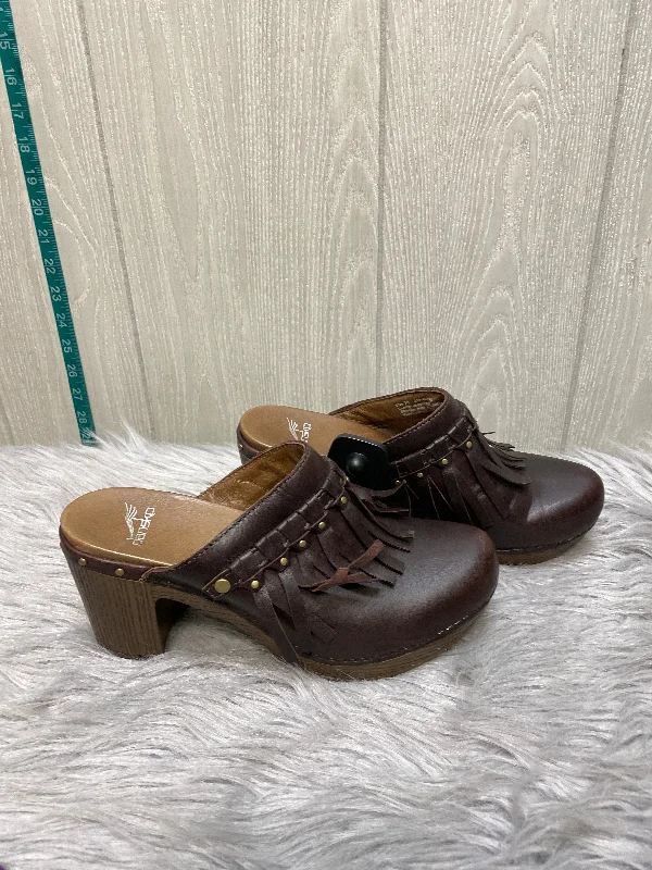 Shoes Heels Block By Dansko In Brown, Size: 8---Fashionable Kitten Heels for Date Night