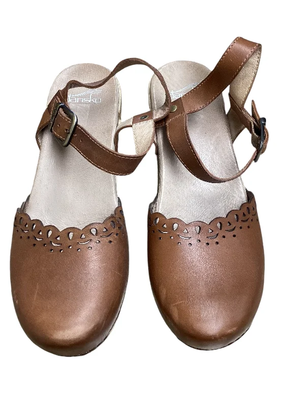 Shoes Heels Block By Dansko In Brown, Size: 9.5---Fashionable Kitten Heels for Date Night