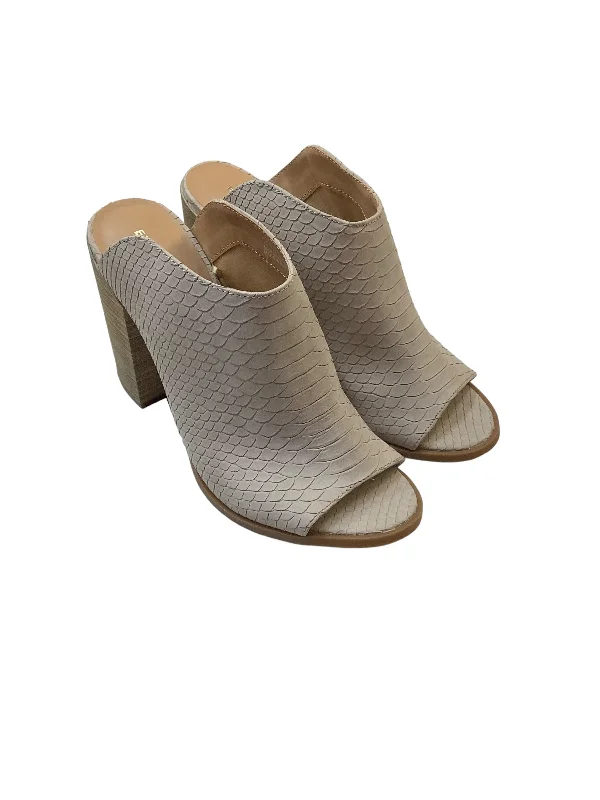 Shoes Heels Block By Express In Taupe, Size: 9---Fashionable Kitten Heels for Date Night