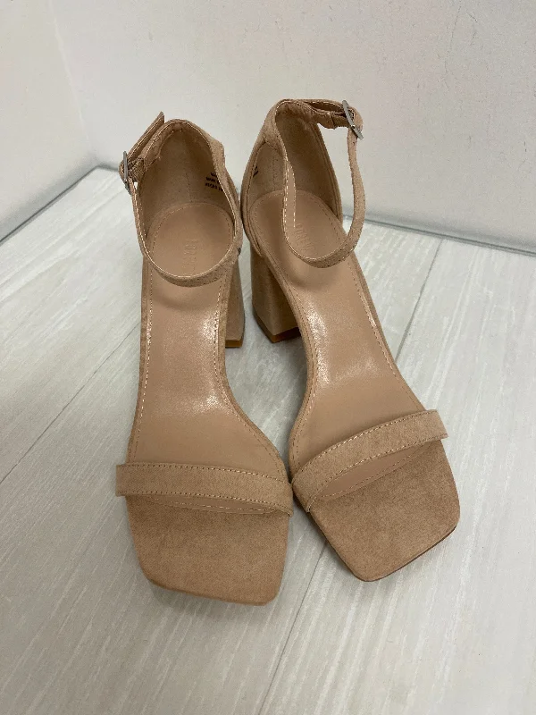 Shoes Heels Block By Forever 21 In Cream, Size: 5.5---Fashionable Kitten Heels for Date Night