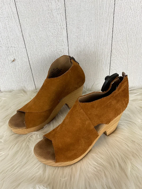 Shoes Heels Block By Free People In Tan, Size: 8---Fashionable Kitten Heels for Date Night