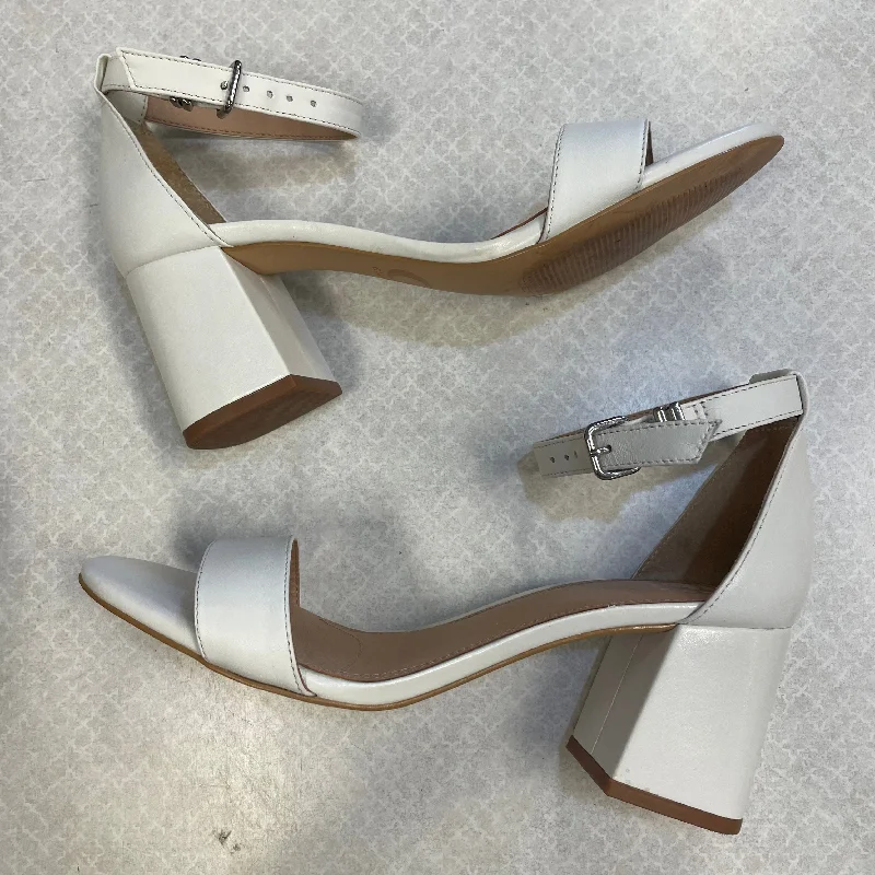 Shoes Heels Block By Gianni Bini In White, Size: 7.5---Fashionable Kitten Heels for Date Night