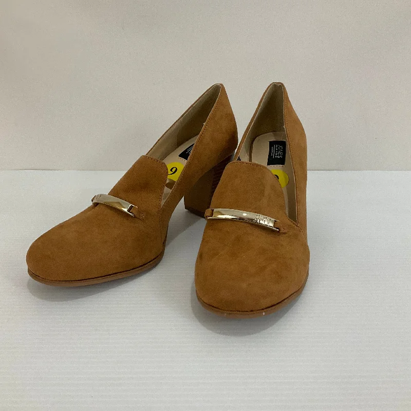 Shoes Heels Block By Jones New York In Tan, Size: 9---Fashionable Kitten Heels for Date Night